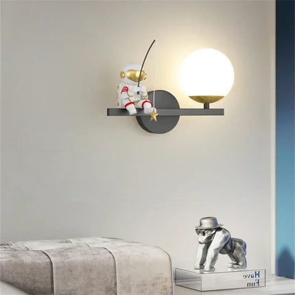 Applique Murale Moderne Enfants Lune Astronaute LED Verre Dépoli