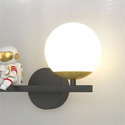 Applique Murale Moderne Enfants Lune Astronaute LED Verre Dépoli