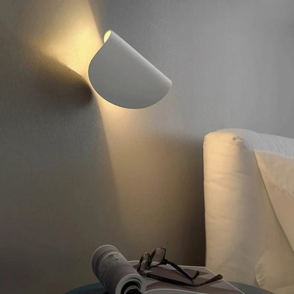 Applique Murale Macaron Nordique LED Rotative en Métal, Éclairage Ambiance Cosy - Luminous Place