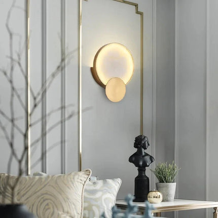 Applique Murale Ronde en Marbre et Cuivre, Design Moderne et Minimaliste, Éclairage Ambiance Chaleureuse - Luminous Place