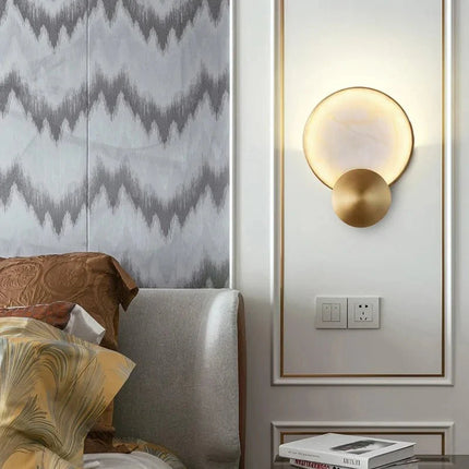 Applique Murale Ronde en Marbre et Cuivre, Design Moderne et Minimaliste, Éclairage Ambiance Chaleureuse - Luminous Place