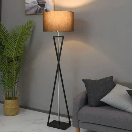 Lampadaire autoportant en fer au design nordique moderne, lumière d’ambiance intérieure - Luminous Place