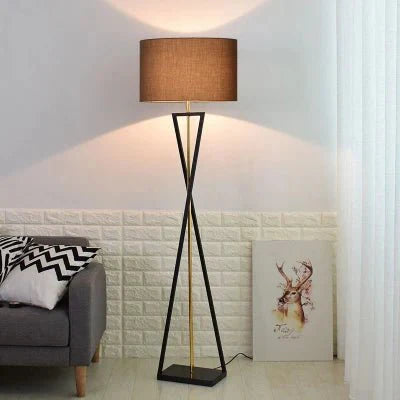 Lampadaire autoportant en fer au design nordique moderne, lumière d’ambiance intérieure - Luminous Place