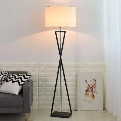 Lampadaire autoportant en fer au design nordique moderne, lumière d’ambiance intérieure - Luminous Place