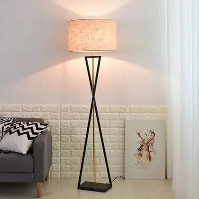 Lampadaire autoportant en fer au design nordique moderne, lumière d’ambiance intérieure - Luminous Place