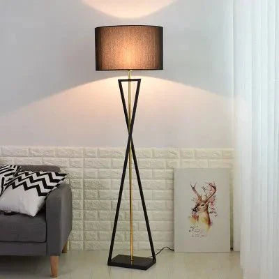 Lampadaire autoportant en fer au design nordique moderne, lumière d’ambiance intérieure - Luminous Place