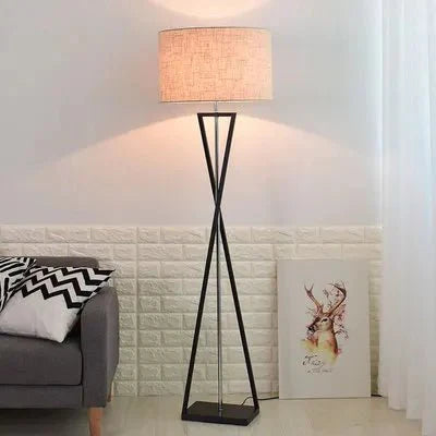 Lampadaire autoportant en fer au design nordique moderne, lumière d’ambiance intérieure - Luminous Place