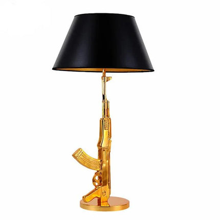 Lampadaire LED AK47 design post - moderne en métal doré, éclairage d’angle pour intérieur - Luminous Place