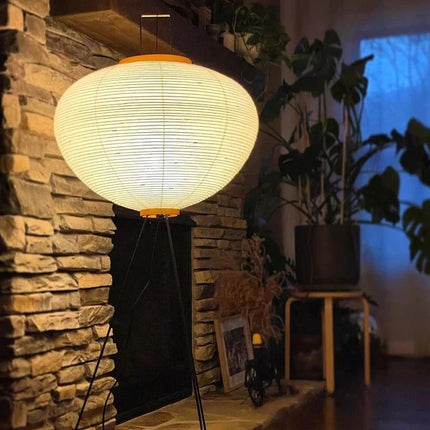 Lampadaire en papier de riz japonais Xuan, design rétro et lumière chaleureuse - Luminous Place