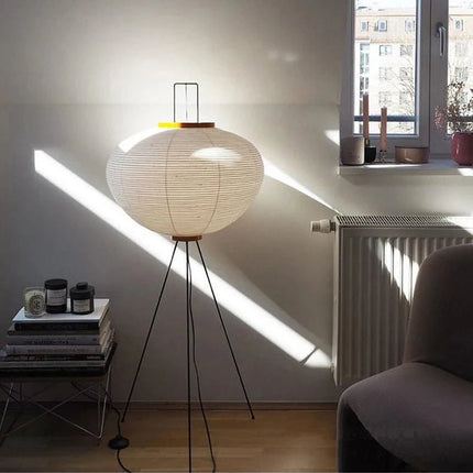 Lampadaire en papier de riz japonais Xuan, design rétro et lumière chaleureuse - Luminous Place