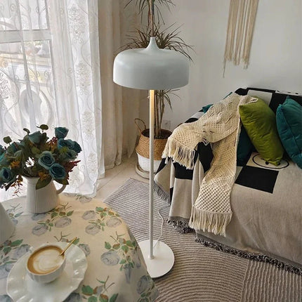 Lampadaire vintage en métal forgé, lumière chaude pour salon et chambre - Luminous Place
