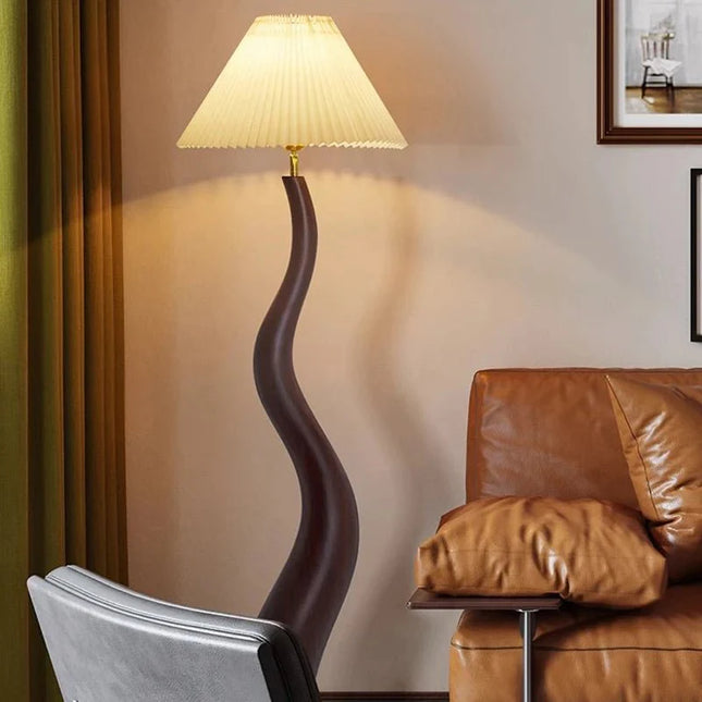 Lampadaire nordique rétro en ferronnerie, lumière chaude pour salon et chambre - Luminous Place