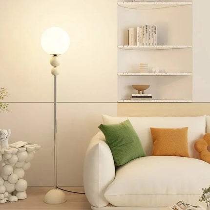 Lampadaire crème minimaliste en fer, lampe LED pour salon et chambre - Luminous Place