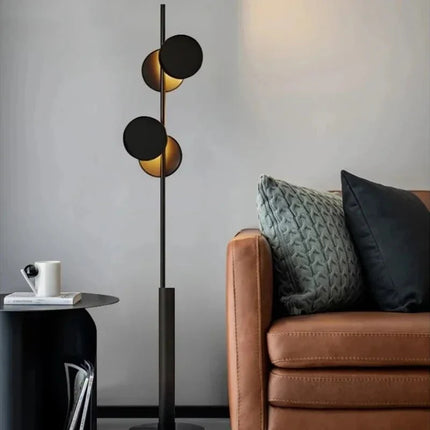 Lampadaire moderne en aluminium noir, lumière ambiante chaleureuse - Luminous Place