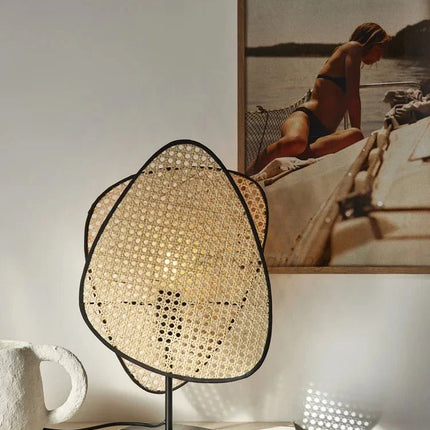 Lampadaire en rotin tricoté style français, ambiance cosy pour salon et chambre - Luminous Place