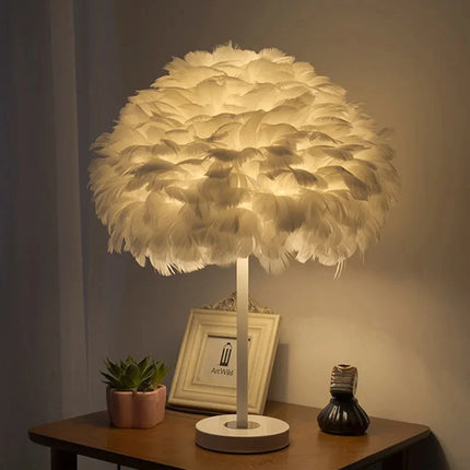Lampe de table romantique à plumes avec lumière chaude pour ambiance cosy - Luminous Place