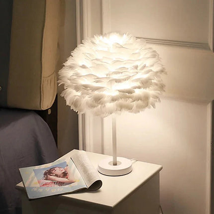 Lampe de table romantique à plumes avec lumière chaude pour ambiance cosy - Luminous Place
