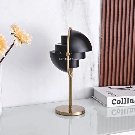 Lampe de table design moderne en métal noir et or, lumière chaude cosy - Luminous Place