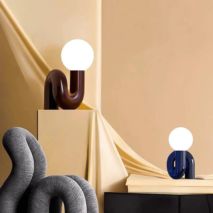 Lampe de table en résine postmoderne design nordique italien, lumière d’ambiance pour chambre et bureau - Luminous Place