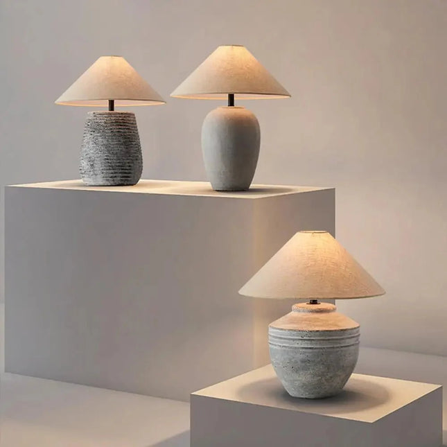 Lampe de table en céramique japonaise avec lumière chaude et abat - jour en tissu - Luminous Place