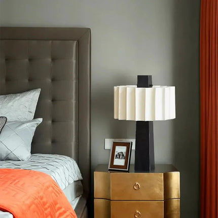Lampe de table verticale scandinave minimaliste noire, éclairage cosy pour salon et chambre - Luminous Place