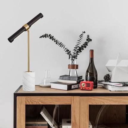 Lampe de table design luxe en cuir et marbre, éclairage intérieur chaleureux - Luminous Place