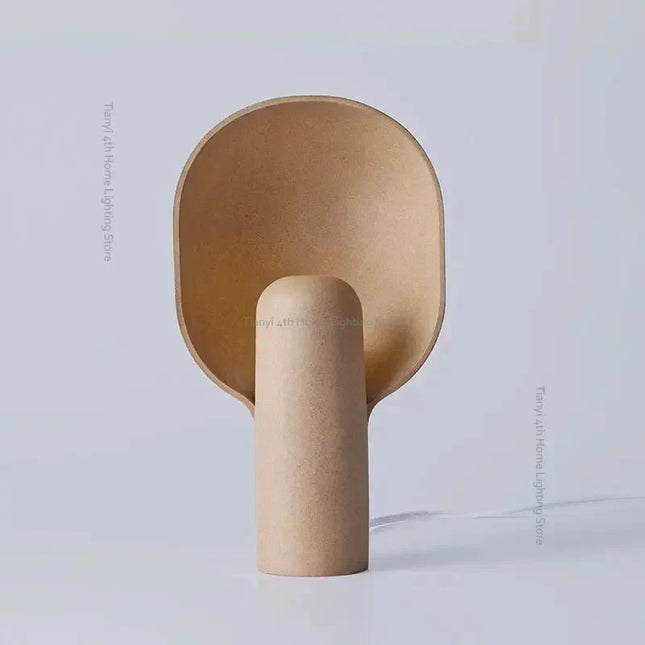 Lampe de table nordique minimaliste en résine, design moderne et lumière LED chaleureuse - Luminous Place