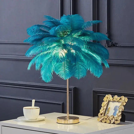 Lampe de table en plumes d'autruche, design nordique moderne, lumière chaude, rose et blanc - Luminous Place