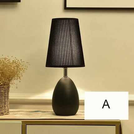 Lampe de table moderne en métal noir avec lumière LED chaude rétro - Luminous Place