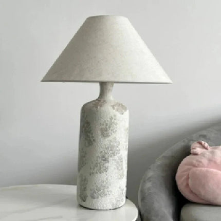 Lampe de table en céramique Wabi - Sabi, lumière d’ambiance rétro pour lecture - Luminous Place