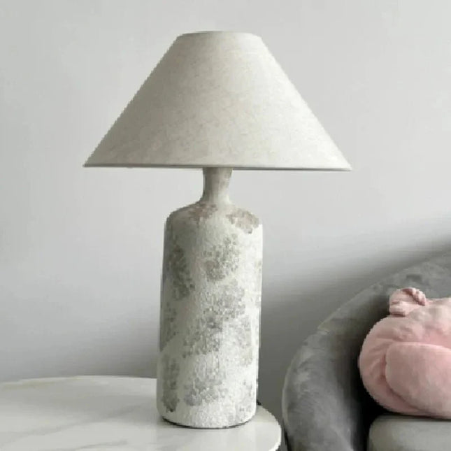 Lampe de table en céramique Wabi - Sabi, lumière d’ambiance rétro pour lecture - Luminous Place