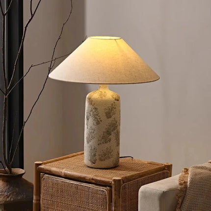 Lampe de table en céramique Wabi - Sabi, lumière d’ambiance rétro pour lecture - Luminous Place