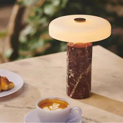 Lampe de table danoise en marbre avec éclairage LED tactile, ambiance cosy - Luminous Place