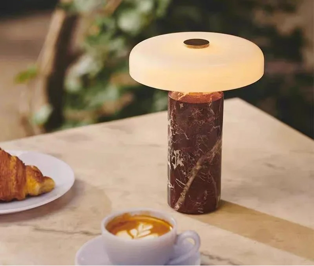 Lampe de table danoise en marbre avec éclairage LED tactile, ambiance cosy - Luminous Place