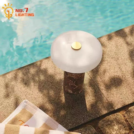 Lampe de table danoise en marbre avec éclairage LED tactile, ambiance cosy - Luminous Place