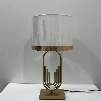 Lampe de table design post - moderne, lumière chaude élégante pour lecture - Luminous Place