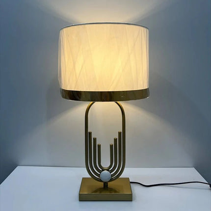 Lampe de table design post - moderne, lumière chaude élégante pour lecture - Luminous Place