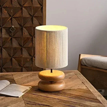 Lampe de table en bois avec abat - jour tissé à la main, ambiance chaleureuse pour chambre et salon - Luminous Place