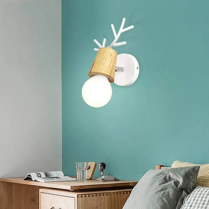 Lampe Enfant Applique Murale Nordique en Bois Cerf LED Réglable - Luminous Place