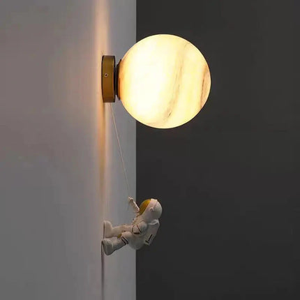 Lampe Enfant Murale Lune Créative en Verre avec LED Astronaute - Luminous Place