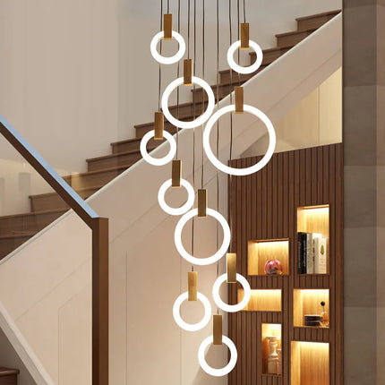 Suspension en bois massif design moderne pour salon et escalier