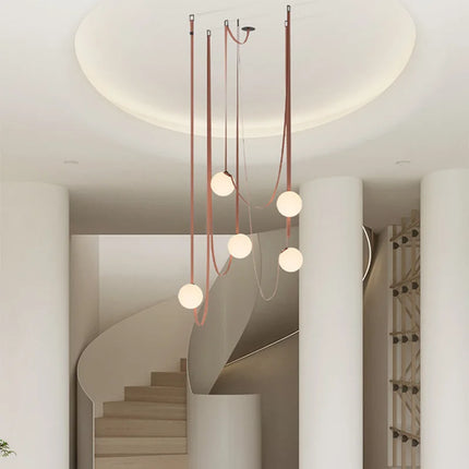 Suspension Art déco en verre blanc avec ampoules G9 pour intérieur élégant