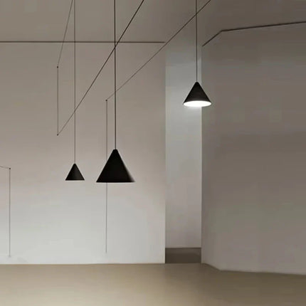 Suspension moderne vintage en aluminium avec lumière chaude pour intérieur