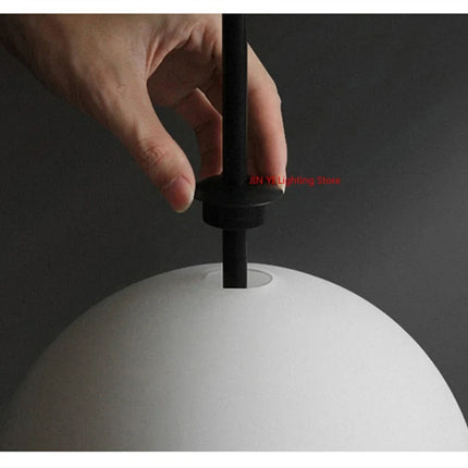 Suspension lustre verre blanc LED 4 têtes boule ronde design moderne