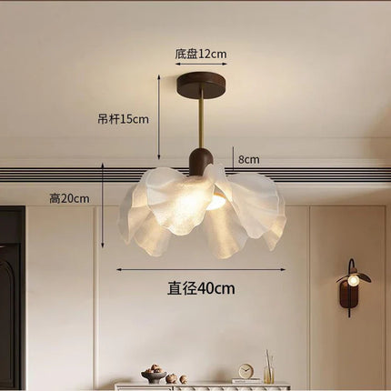 Suspension florale moderne en métal chromé, lumière chaude et design pétale pour intérieur élégant