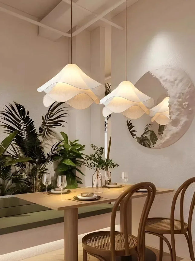 Suspension lustre tissu fleurs nordiques LED pour ambiance cosy intérieure