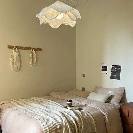 Suspension lustre tissu fleurs nordiques LED pour ambiance cosy intérieure