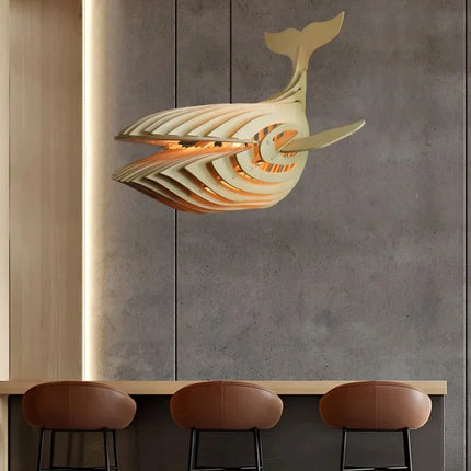 Suspension en bois design poisson E27 pour ambiance cosy et élégante