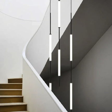 Suspension LED dorée et noire design moderne pour salon et escalier