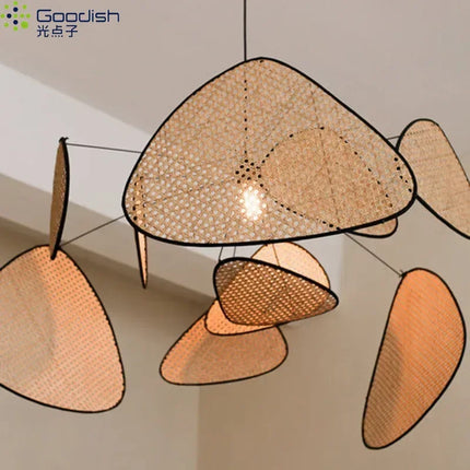 Suspension LED Wabi Sabi Japonais en bambou et rotin, lumière chaude pour intérieur élégant
